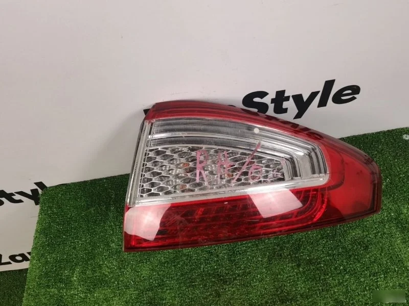 Фонарь Ford Mondeo 4