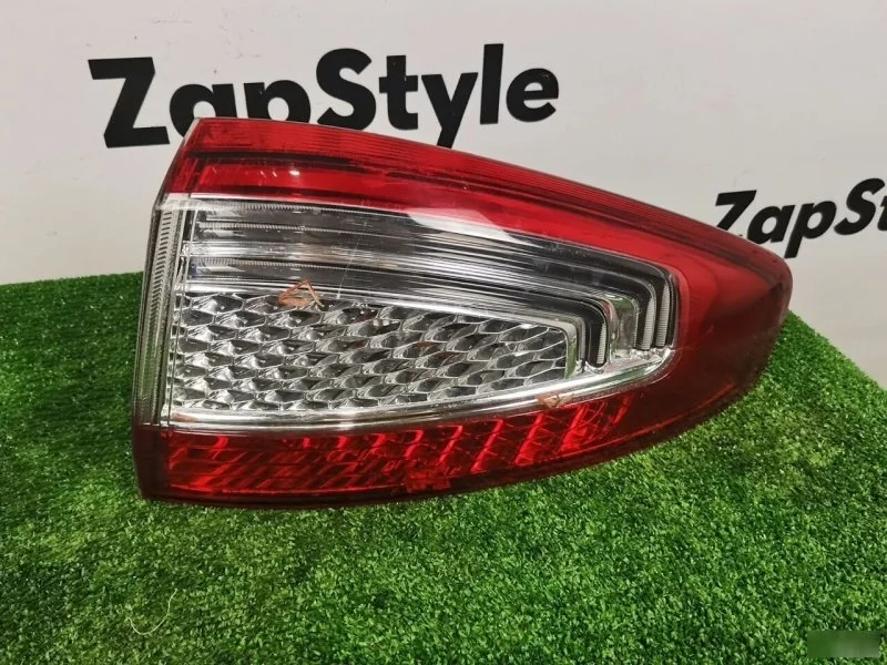 Фонарь Ford Mondeo 4