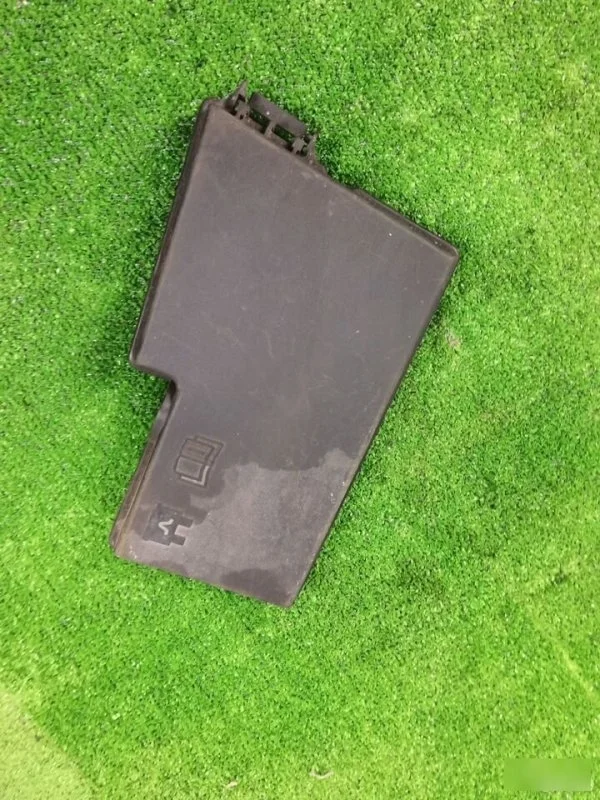 Крышка блока предохранителей Ford