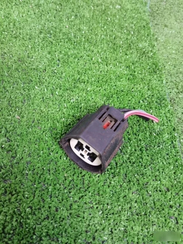 Разъем блока управления вентилятора Ford