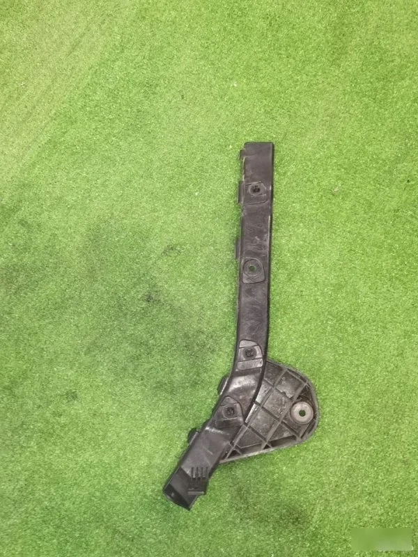 Кронштейн бампера Kia Ceed 1