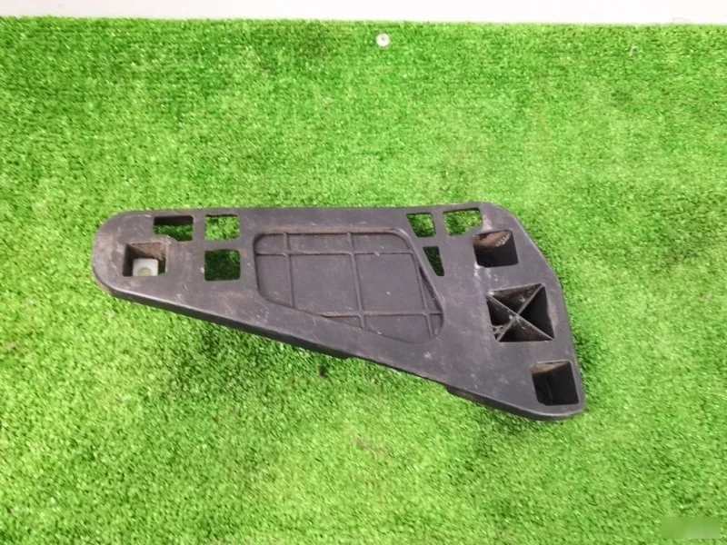 Кронштейн бампера Kia Ceed 1