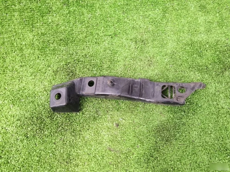 Кронштейн бампера Kia Ceed 1