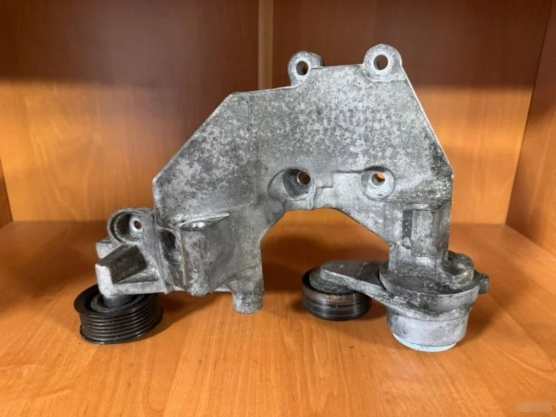 Кронштейн генератора Kia Sorento 2015 XM