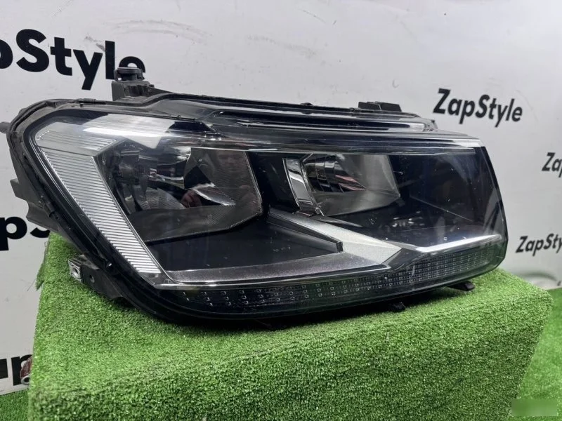 Фара Volkswagen Tiguan 2