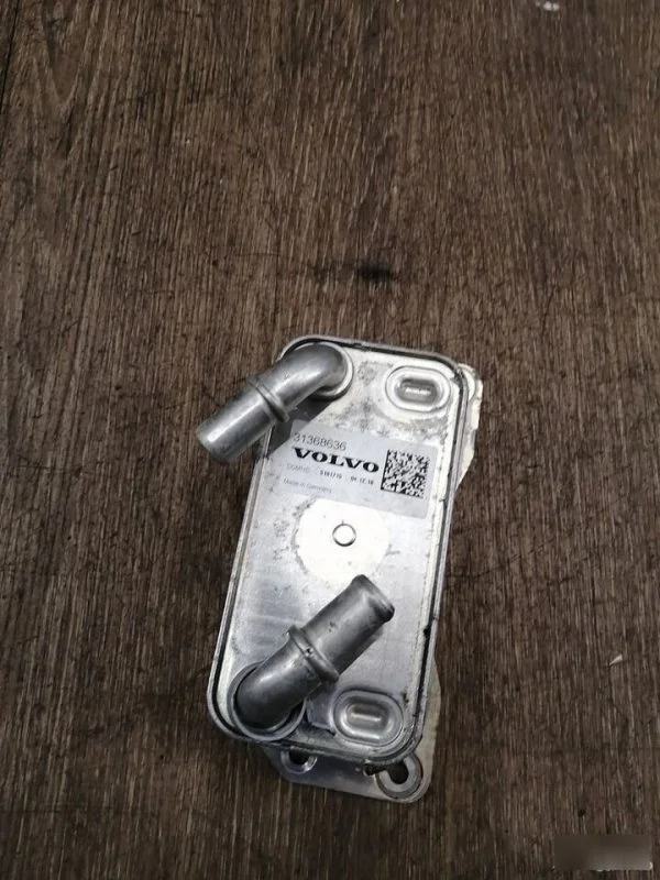 Радиатор масляный Volvo XC60