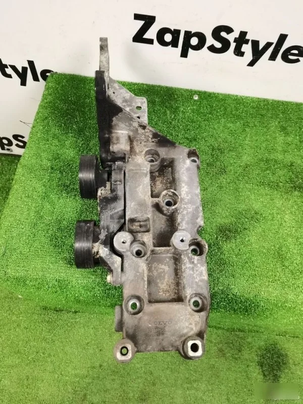 Кронштейн генератора Volvo XC90