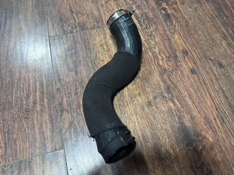 Патрубок интеркулера AUDI A5 8T