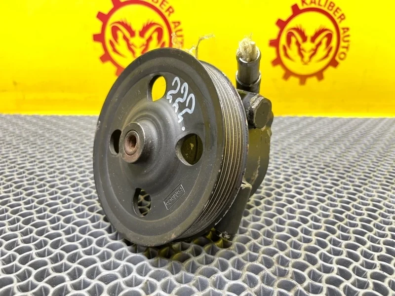 Насос гидроусилителя Land Rover Freelander 2 2007 LR006462 2.2 EFI TC DW12