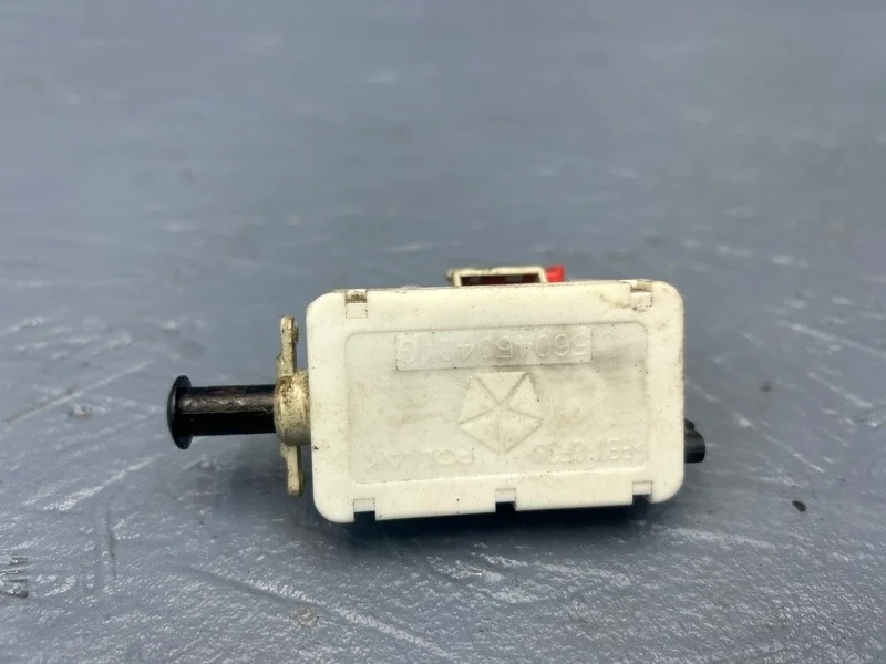 Датчик включения стоп сигнала Chrysler SEBRING 3 2008 56045043AG 2.7 EER