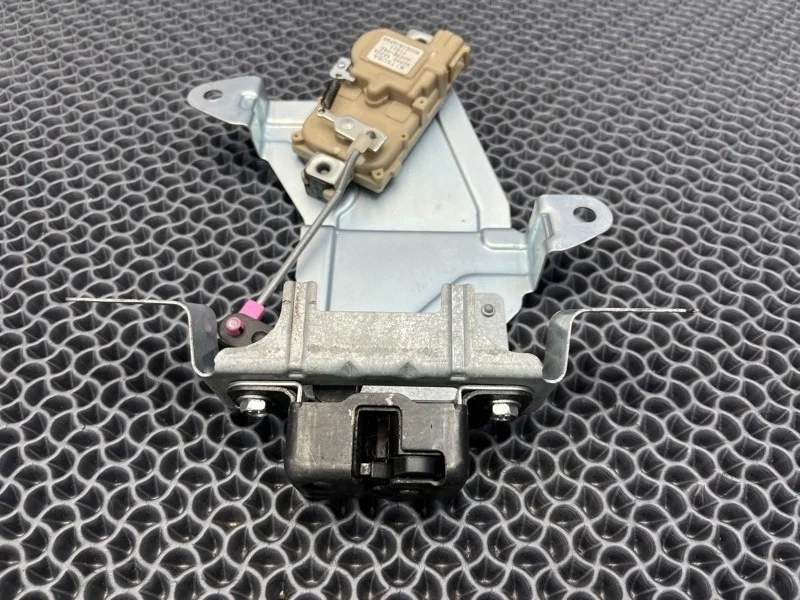 Замок стекла багажника Nissan pathfinder 2009 903304X00A R51 2.5 YD25DDTI