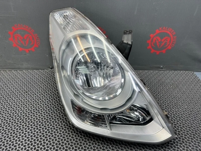 Фара Hyundai Grand Starex/H1 2011 921024H040 2.5 D4CB A743025, правая