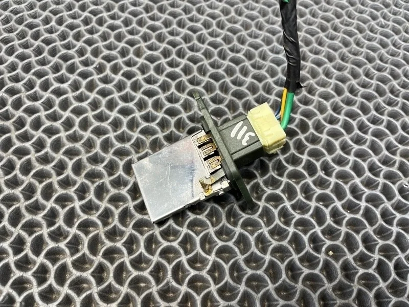 Резистор печки Hyundai Grand Starex/H1 2008 971154H000 2.5 D4CB 8377905