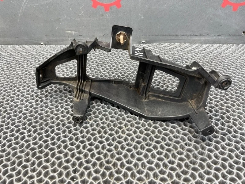 Кронштейн противотуманной фары Hyundai Grand Starex/H1 2008 922014H000 2.5 D4CB 8377905, передний левый