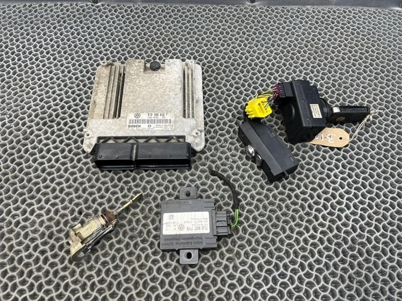 Блок управления двигателем Volkswagen Touareg 2005 070997016E 7LA 2.5 BAC