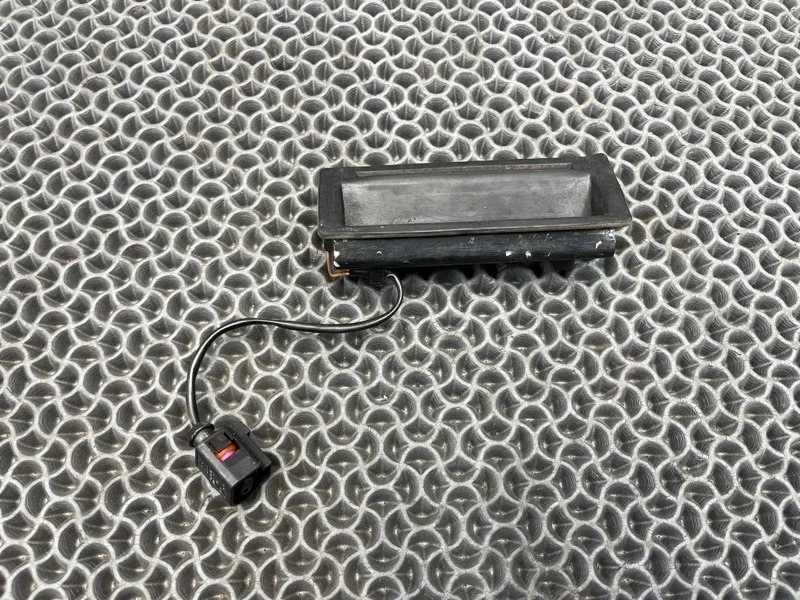 Кнопка открывания багажника Volkswagen Touareg 2006 1J0827566F 7LA 2.5 BAC