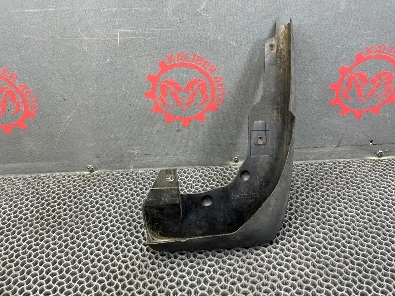 Брызговик Honda CR-V 3 2008 75800SWWE00 2.0 R20A2, передний правый