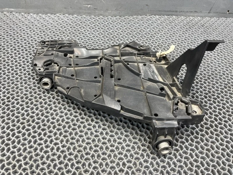 Кронштейн фары Volkswagen Touareg 2007 7L6941292 7L6 3.0 BKS, передний правый