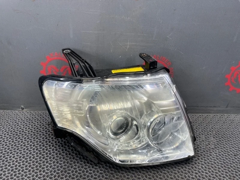 Фара Mitsubishi Pajero 4 2007 8301A346 V98W 4M41, передняя правая