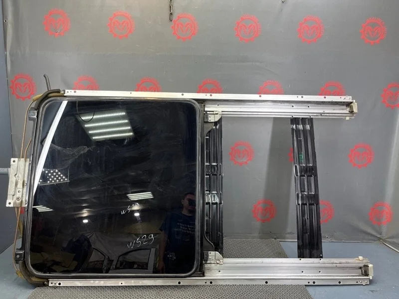 Люк Mitsubishi Pajero 4 2007 MN142564 V98W 4M41