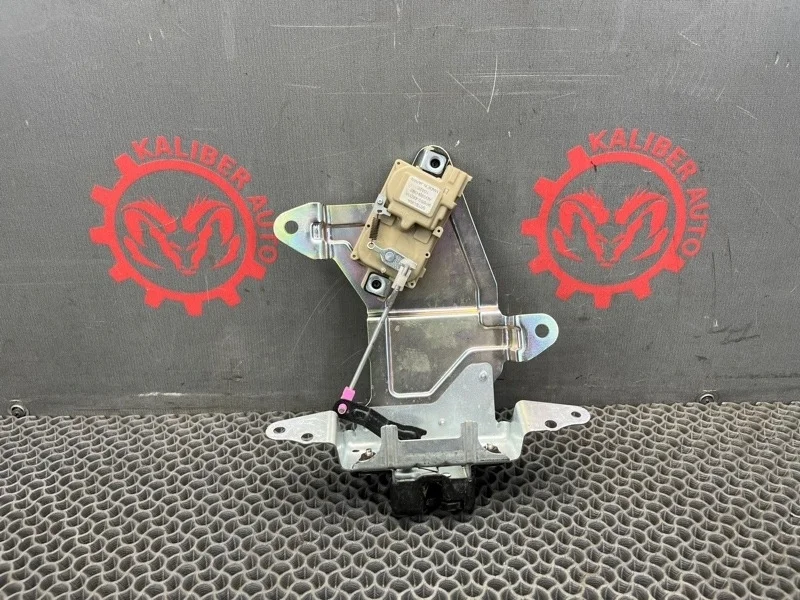 Замок стекла багажника Nissan Pathfinder 2011 903304X00A R51M 2.5 YD25DDTI