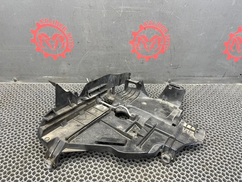 Кронштейн фары Volkswagen Touareg 2006 7L6941613C 7LA 3.0 BKS, передний левый