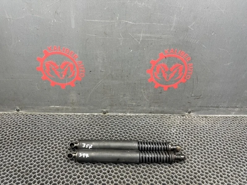 Амортизатор крышки багажника Volkswagen Touareg 2005 7L6827550N 7LA 2.5 BAC