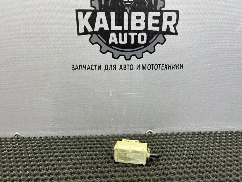 Датчик включения стоп сигнала Dodge Neon 2 2001 56045043AG 2.0 ECB