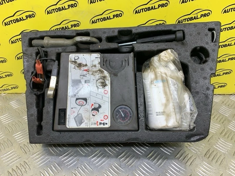 Набор инструментов штатный Volkswagen Touareg Ii (2010-2018) 2013 7L0012617B 3.0 D CJMA