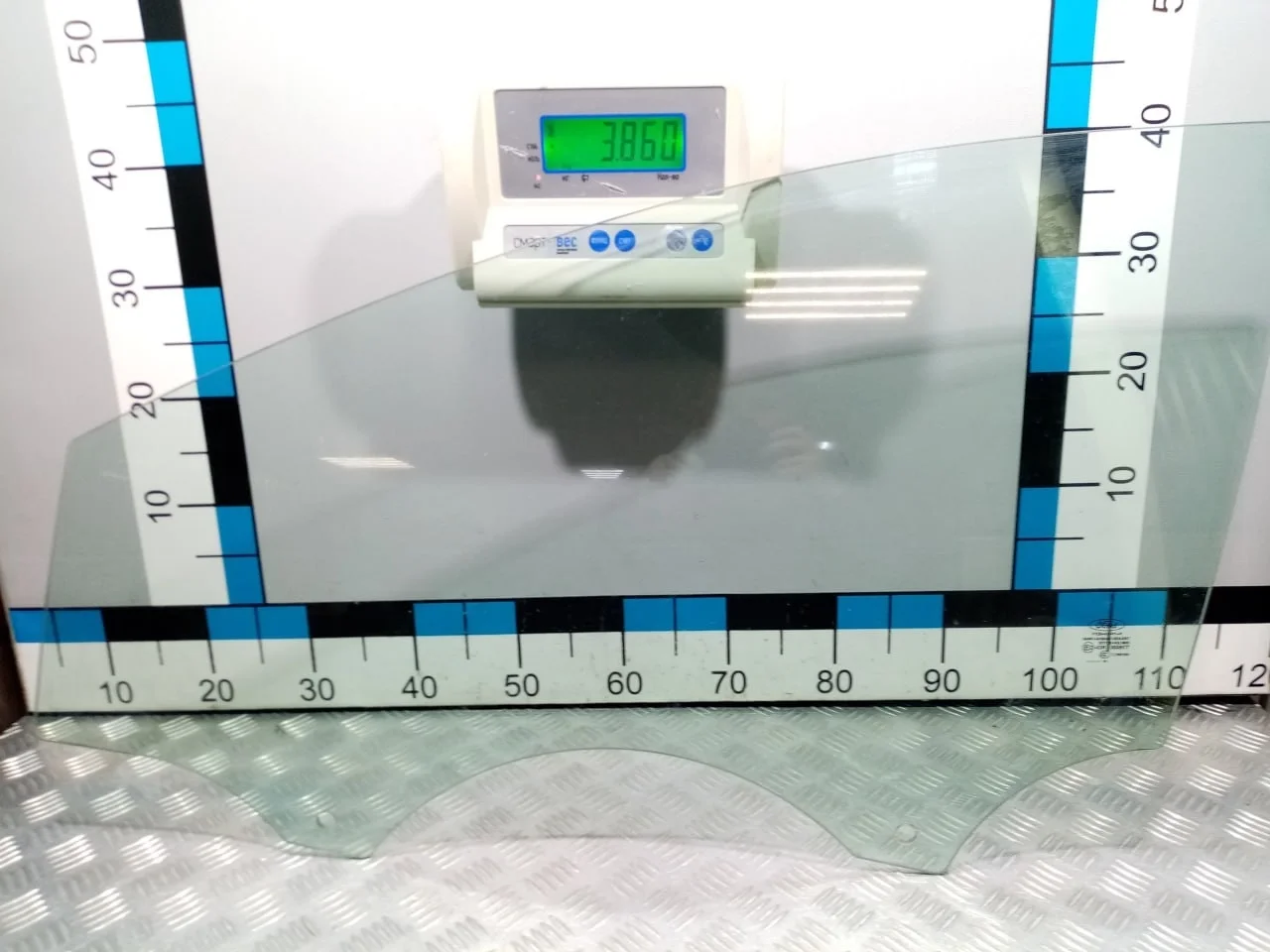 [Б/У] Стекло двери передней левой [Код: 00690387 ]