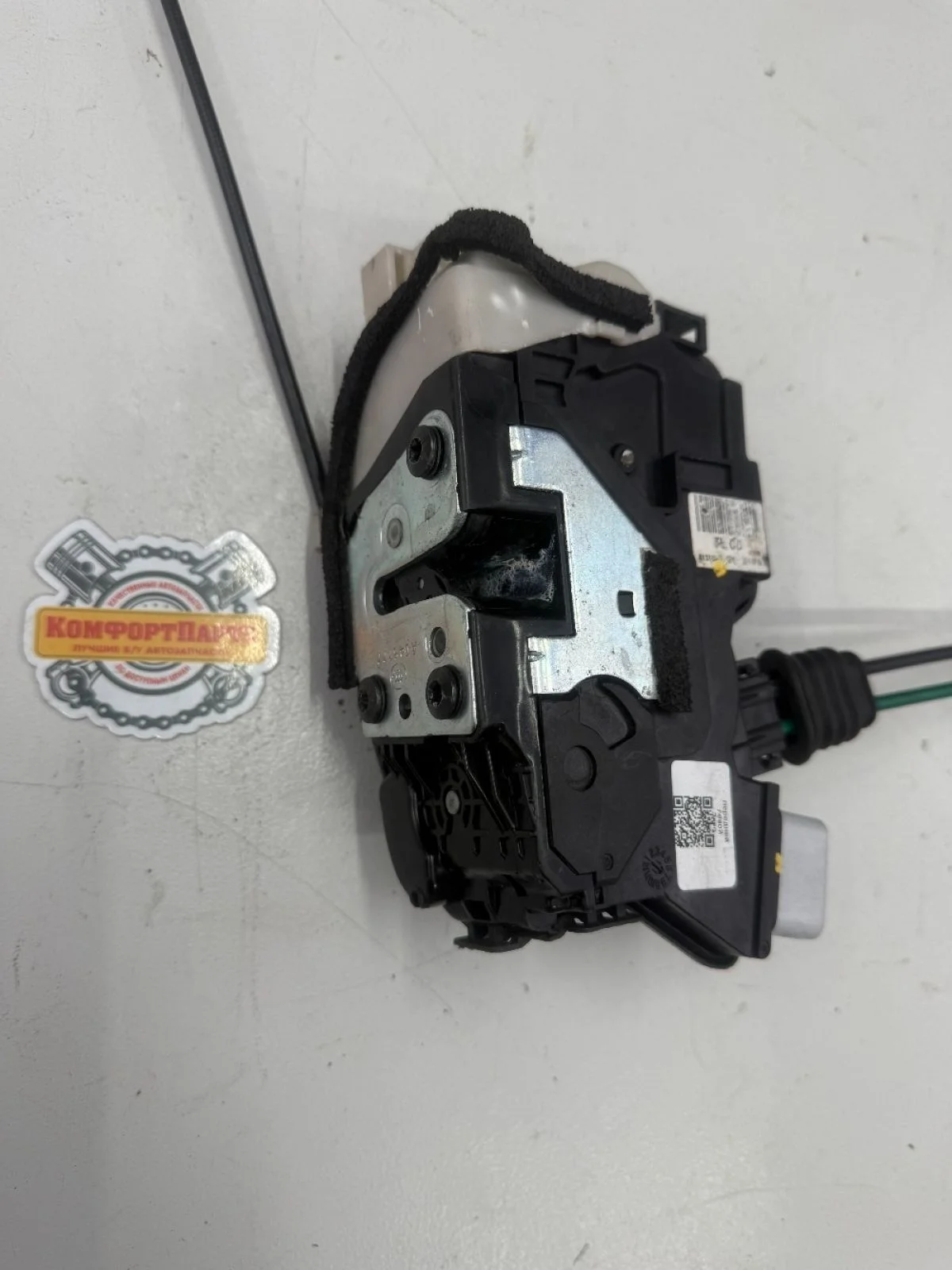 Замок двери передней левой Kia Sorento II (2009—2012)