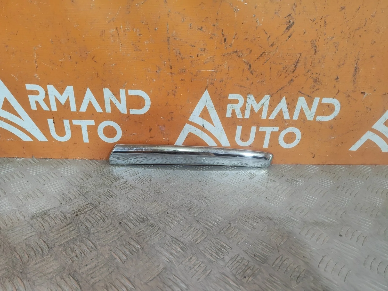 Накладка решетки радиатора верхняя Mitsubishi Pajero 2014-нв