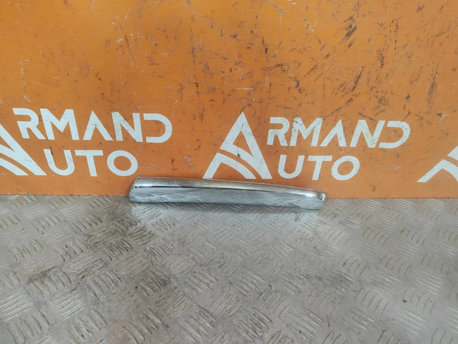 Накладка решетки радиатора нижняя Mitsubishi Pajero 2014-нв