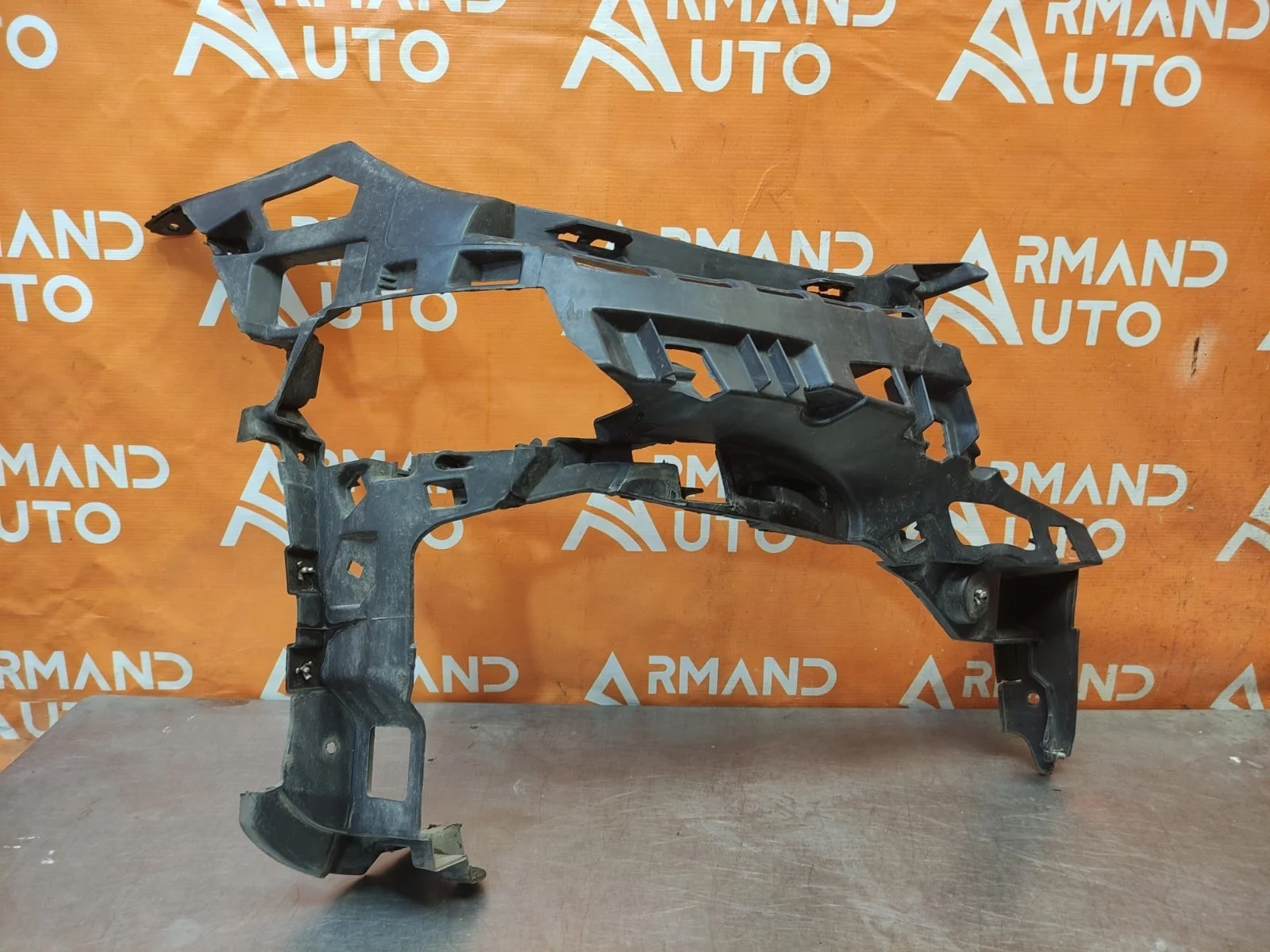 Кронштейн бампера Mercedes -Class 2020-нв W213, S213, C238