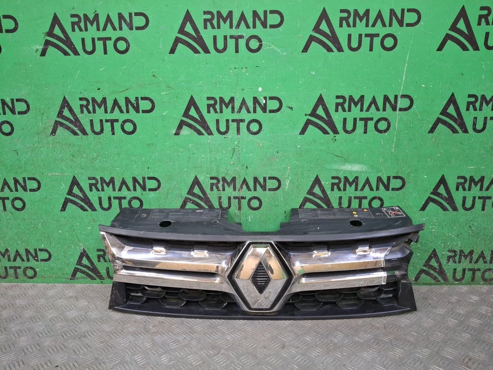 Решетка радиатора Renault Duster 2015-2021