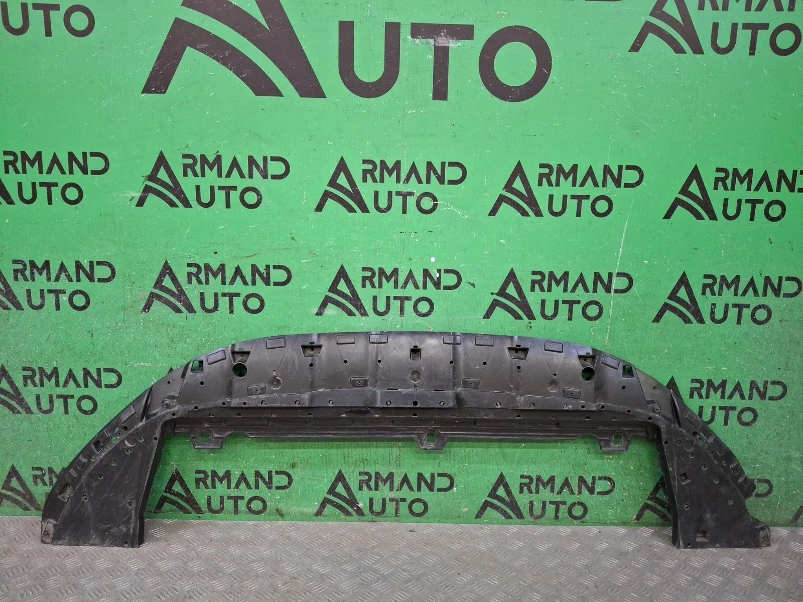 Пыльник бампера Volvo XC60 2013-2017