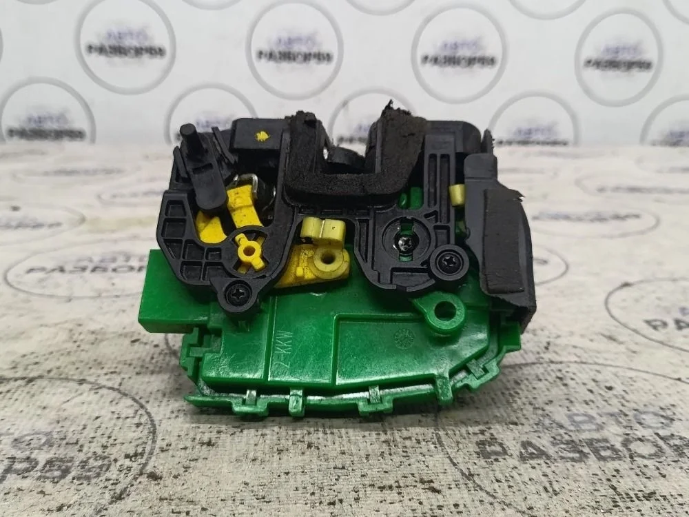 Замок двери задней Hyundai Solaris I (2010—2014)