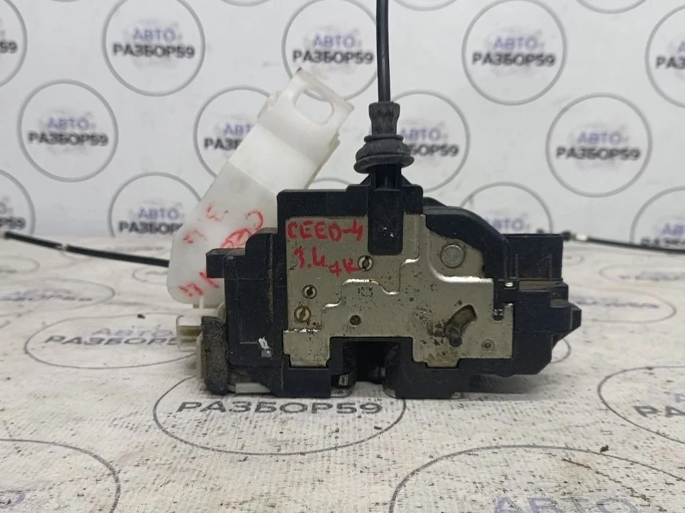 Замок задний левый Kia Ceed ED рестайлинг (2010—2012)