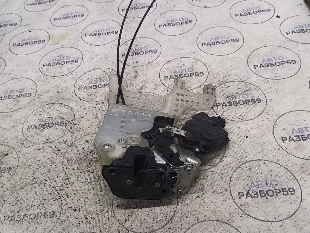 Замок двери задней левой Hyundai Tucson I (2004—2015)