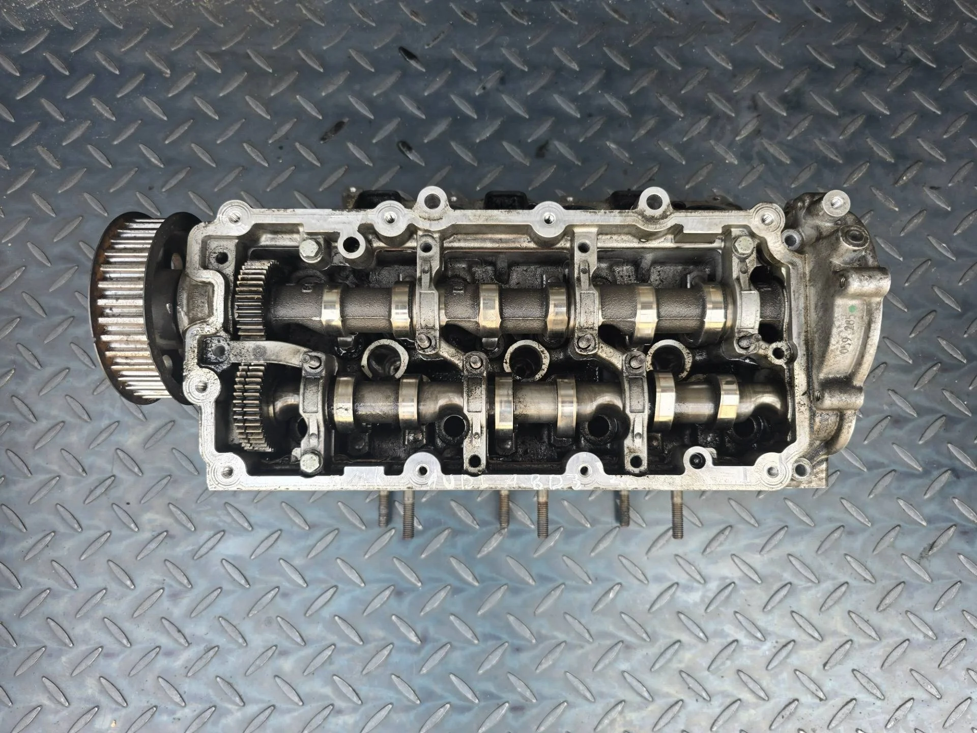 головка блока цилиндров левая Audi A8 D3/4E