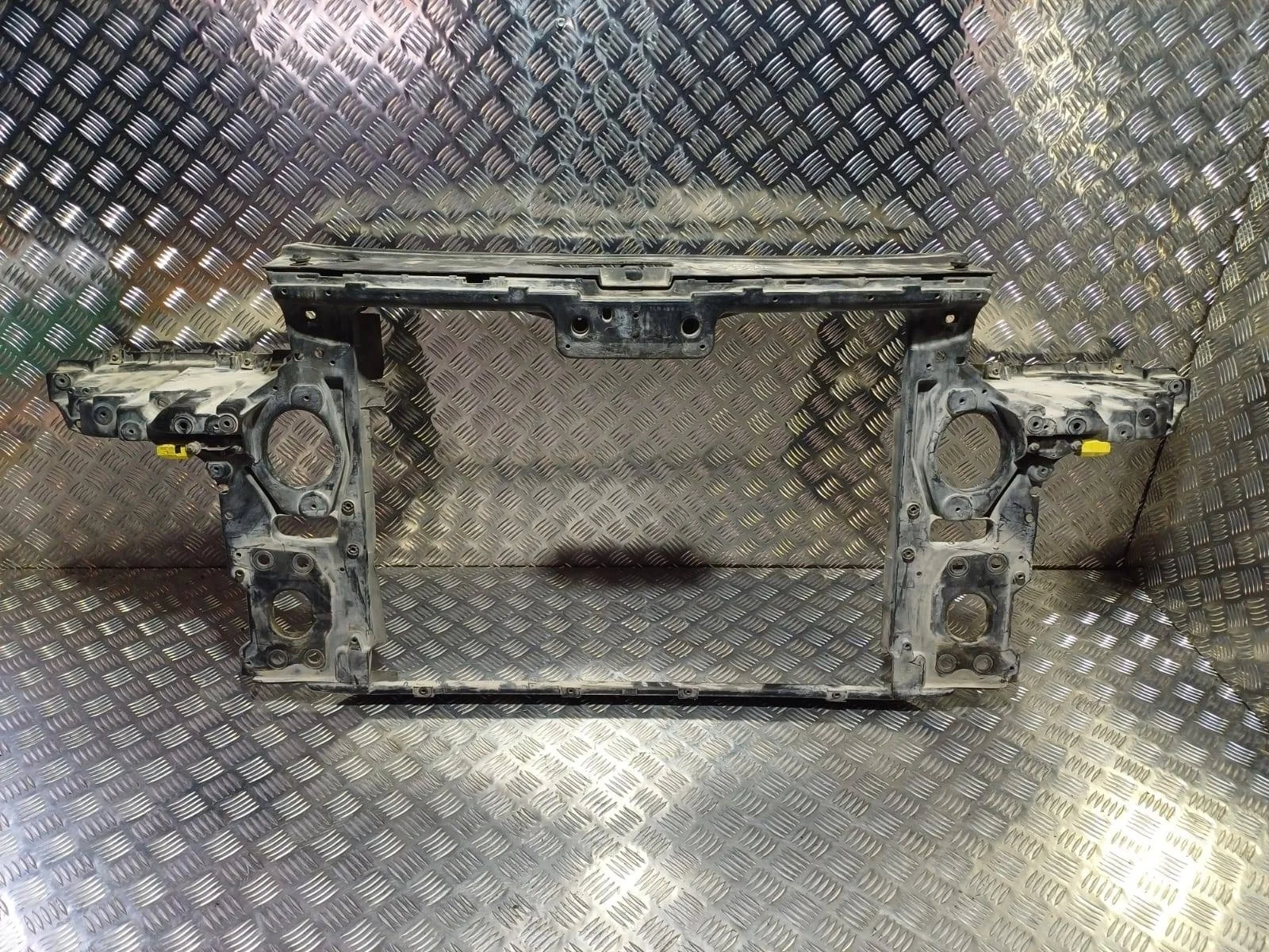 передняя панель (телевизор) Volkswagen Touareg