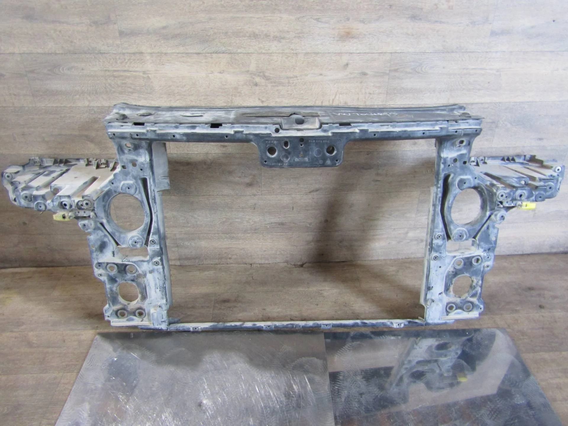 передняя панель (телевизор) Volkswagen Touareg