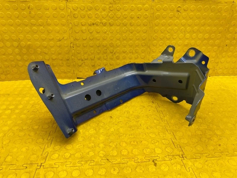 Распорка AUDI Q7 2016 4M0821132C 4MB CVM 011869, правая