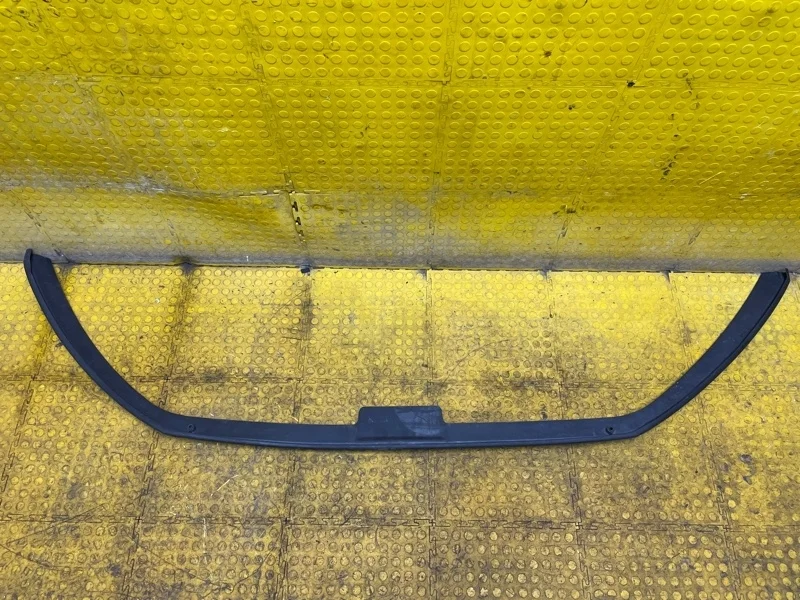 Уплотнительная резинка AUDI Q7 2016 4M0823126 4MB CVM 011869