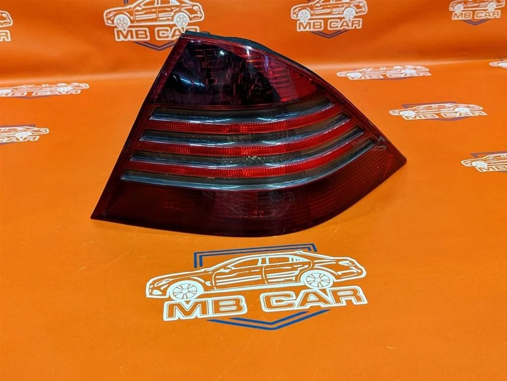 Фонарь задний правый Mercedes-Benz