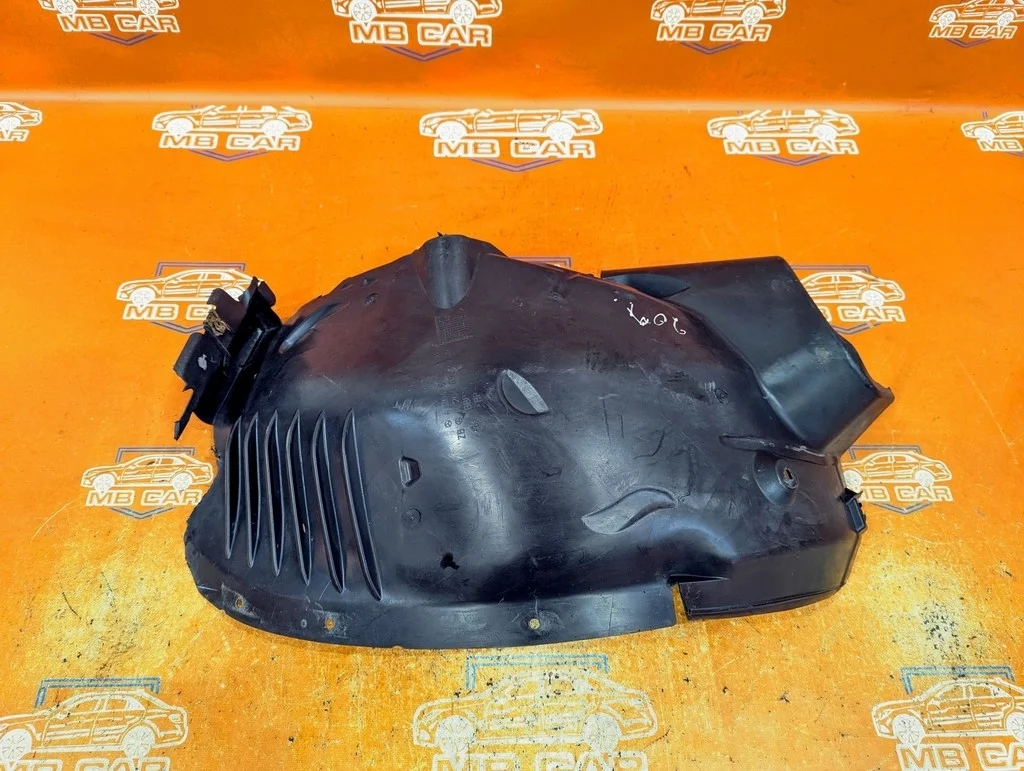Подкрылок передний левый, передняя часть Mercedes-Benz