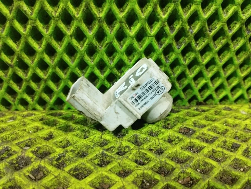 Датчик парктроника Kia Rio 3 2012 957004Y000 СЕДАН G4FC