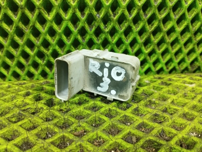 Датчик парктроника Kia Rio 3 2012 957004Y000 СЕДАН G4FC