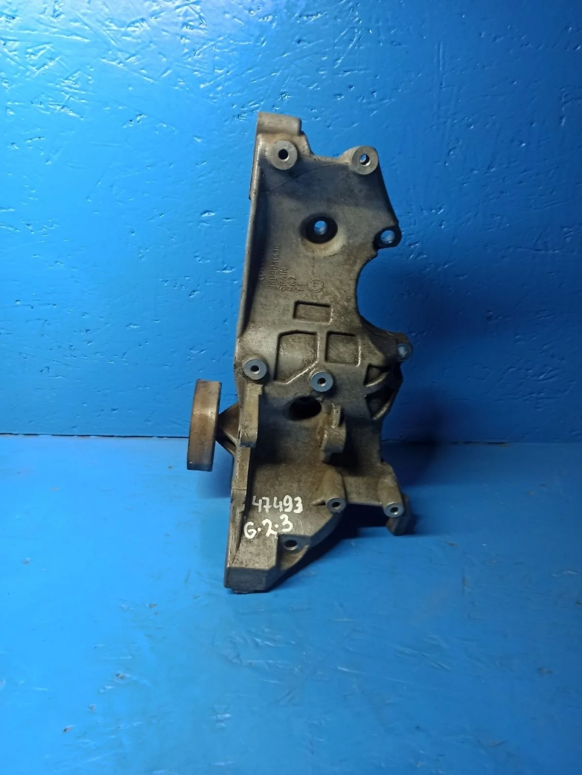 Кронштейн генератора Audi A4 B6 06D903143C