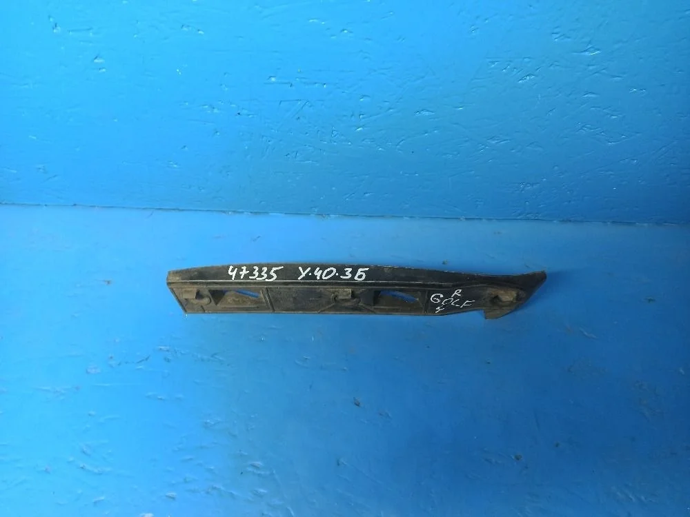 Кронштейн переднего бампера правый Volkswagen Golf Mk4 (1997—2006)